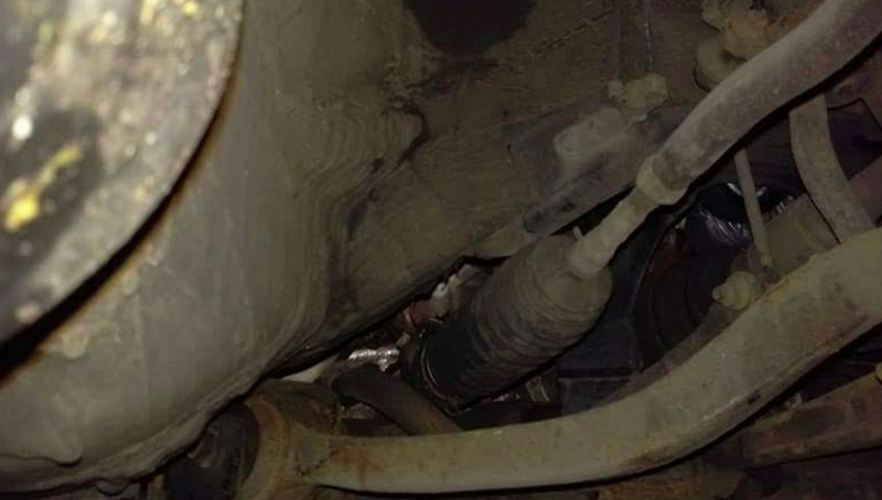 The steering bellow (rubber boot) you see in the image above is highly vulnerable to Marten bites, which is why this one has a high-voltage cable going to it to shock the little pests (the high-voltage cable is hard to see in this image).